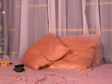 KiraM00n  live sex cam