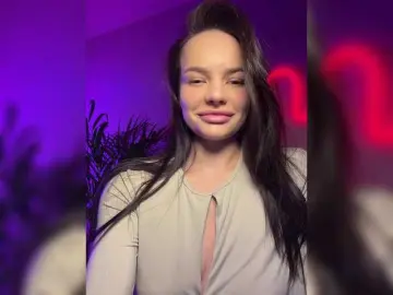 Klubnika13  live sex cam