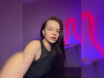 Klubnika13  live sex cam