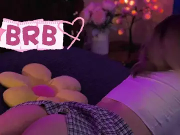 LollyGirlMoon  live sex cam