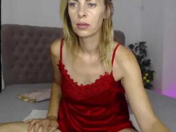 Bellacandyy  live sex cam