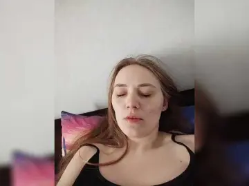 Kisa75  live sex cam