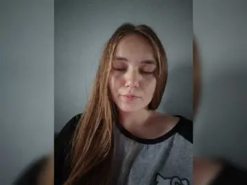 Kisa75  live sex cam
