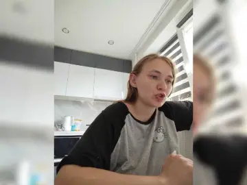 Kisa75  live sex cam