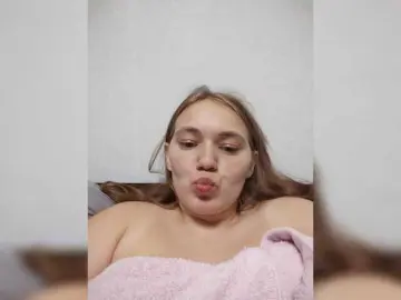 Kisa75  live sex cam