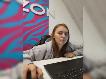 Kisa75  live sex cam