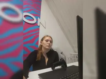 Kisa75  live sex cam