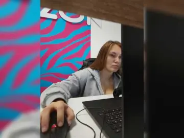 Kisa75  live sex cam