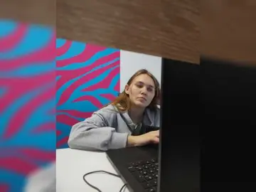 Kisa75  live sex cam