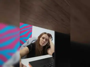 Kisa75  live sex cam