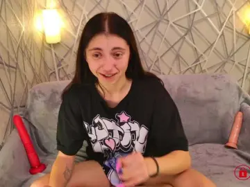 CharmingLIA  live sex cam