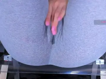 Kira-Kell  live sex cam