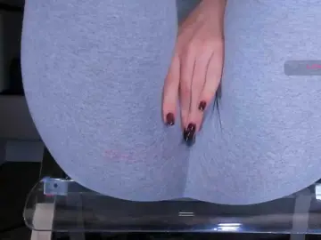 Kira-Kell  live sex cam