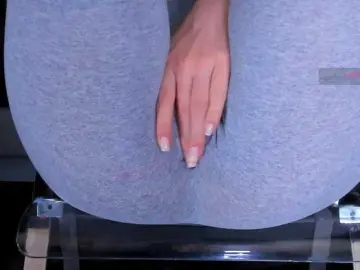 Kira-Kell  live sex cam