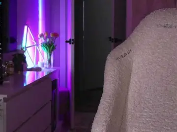 Break-me-Shake-me  live sex cam