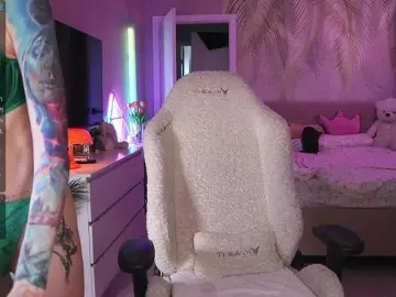 Break-me-Shake-me  live sex cam