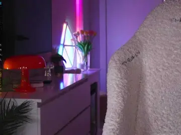 Break-me-Shake-me  live sex cam