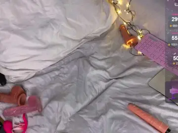 KiraBriis  live sex cam