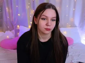 KiraBriis  live sex cam