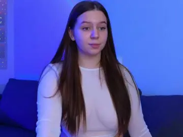 KiraBriis  live sex cam