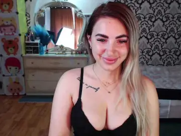 Lorasinclare  live sex cam