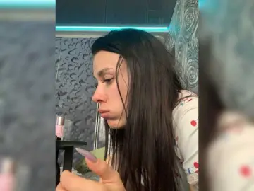 MaidenCrystal  live sex cam