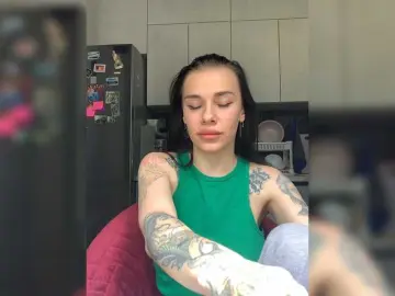 MaidenCrystal  live sex cam