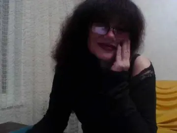 Sylvia-5  live sex cam
