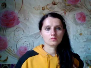 Strawbery654  live sex cam