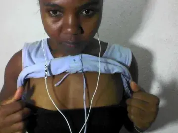 Cutie12  live sex cam