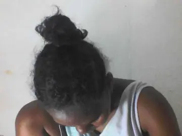 Cutie12  live sex cam