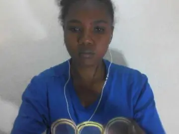 Cutie12  live sex cam