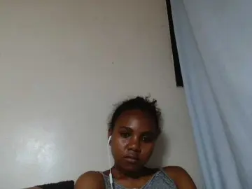Cutie12  live sex cam