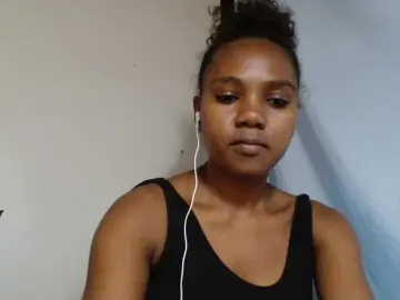 Cutie12  live sex cam
