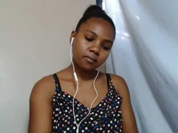Cutie12  live sex cam