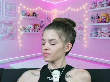 Sukie69  live sex cam