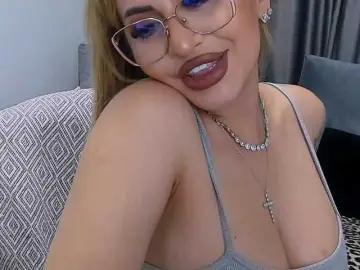 Lovelyblondyx  live sex cam