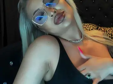 Lovelyblondyx  live sex cam