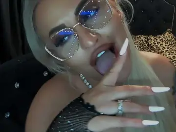 Lovelyblondyx  live sex cam