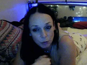 Bambi-40  live sex cam