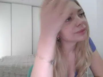 Blondie8853  live sex cam