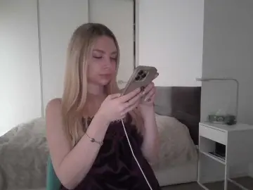 Blondie8853  live sex cam