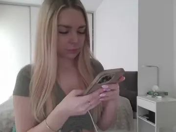 Blondie8853  live sex cam