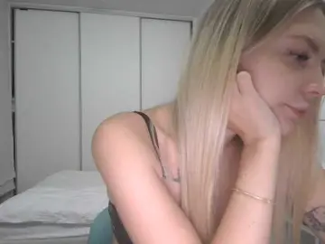 Blondie8853  live sex cam