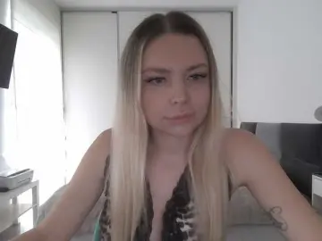 Blondie8853  live sex cam