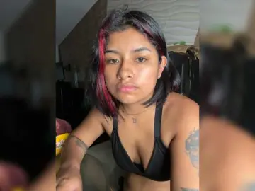 ChantalPetit  live sex cam