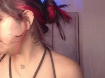 ChantalPetit  live sex cam