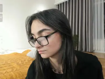 Morena-Dolcce  live sex cam