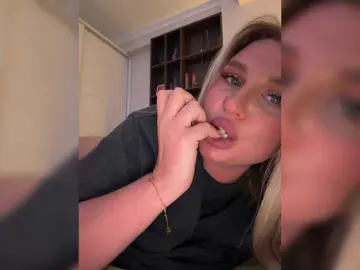 Kotofeyka1  live sex cam