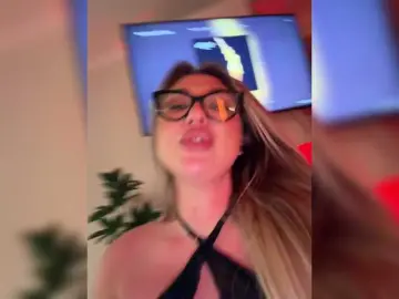 Kotofeyka1  live sex cam